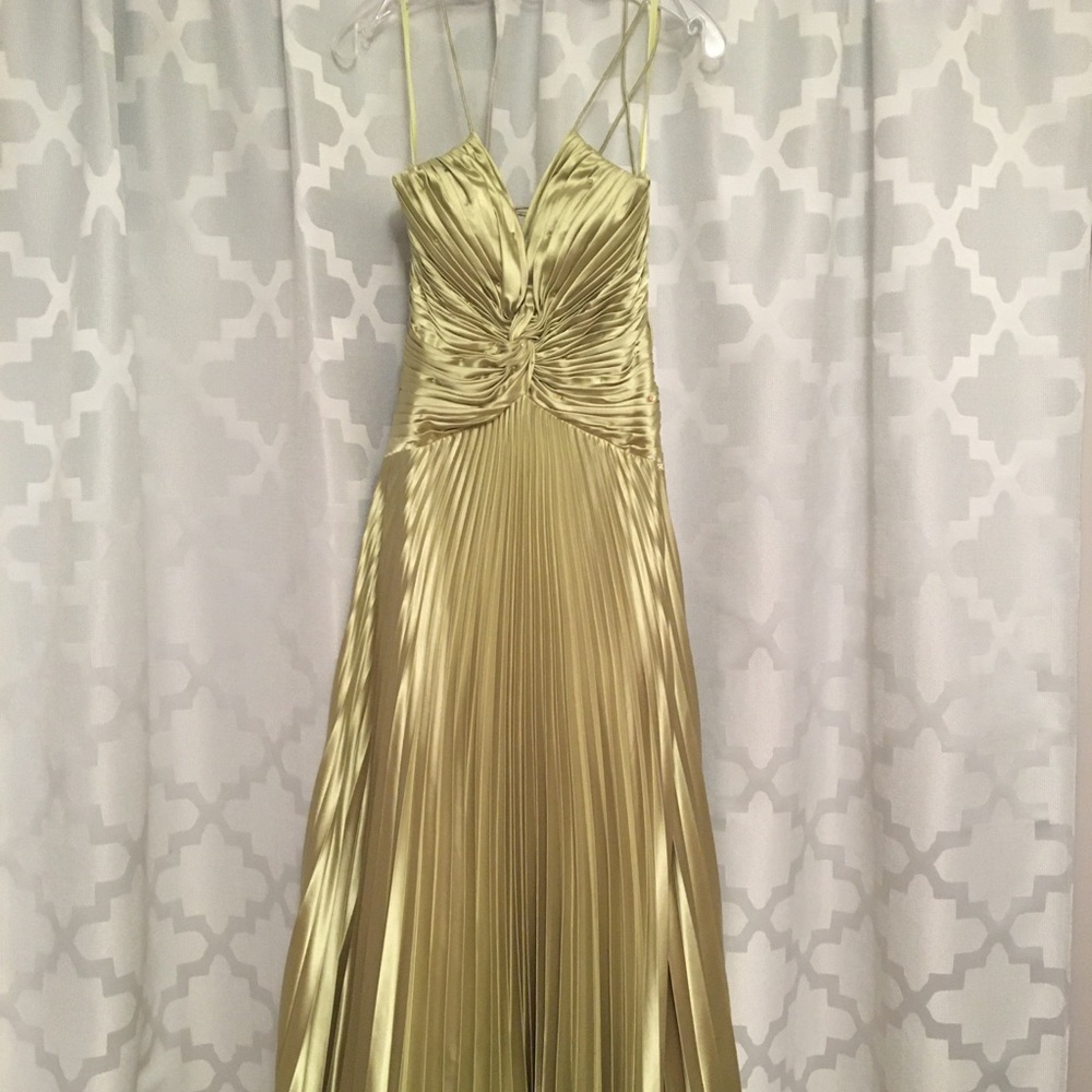 Peridot Green Pleated Strappy Prom Dress